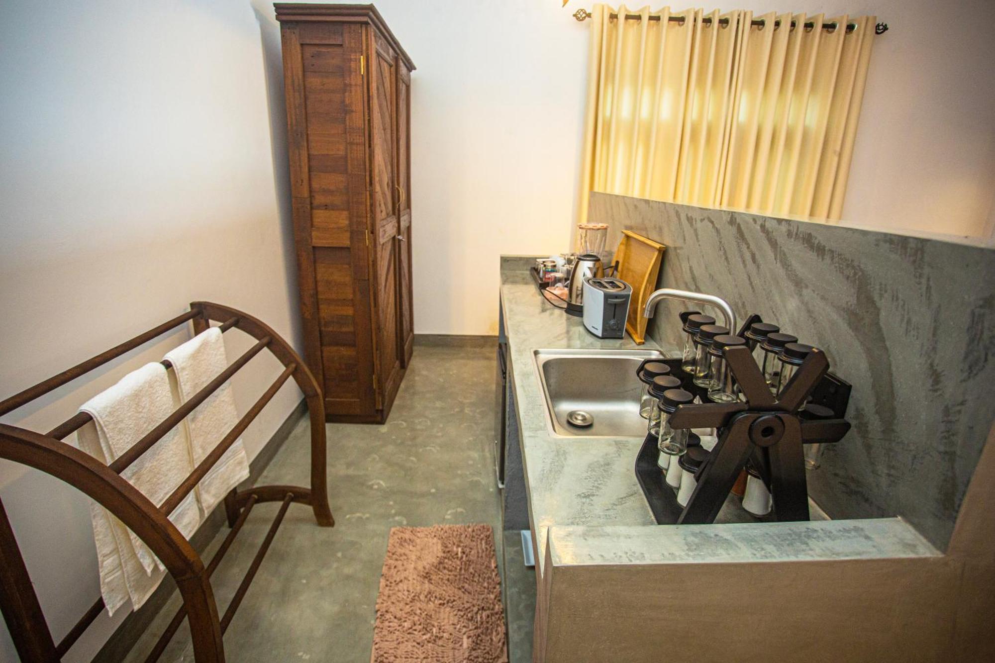 Aki Luna Lagoon Resort Hikkaduwa Luaran gambar