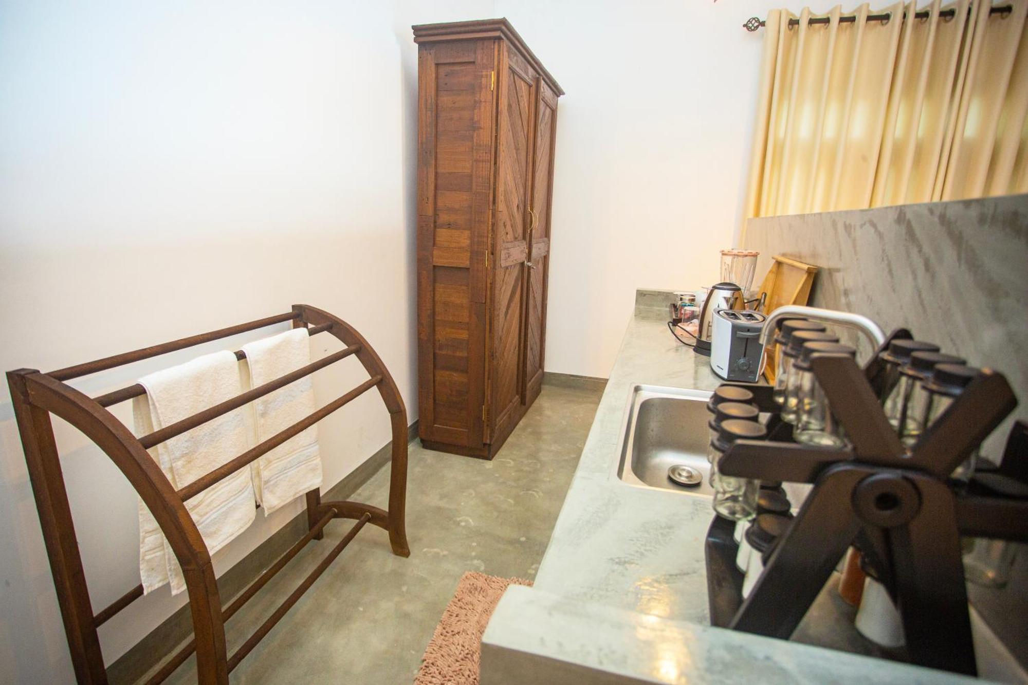 Aki Luna Lagoon Resort Hikkaduwa Luaran gambar