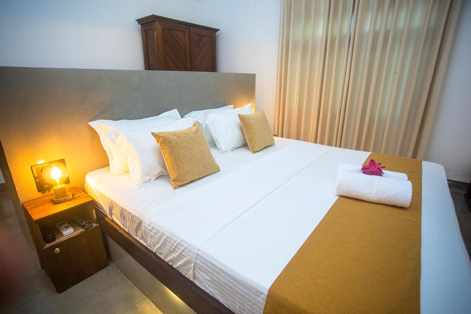 Aki Luna Lagoon Resort Hikkaduwa Luaran gambar