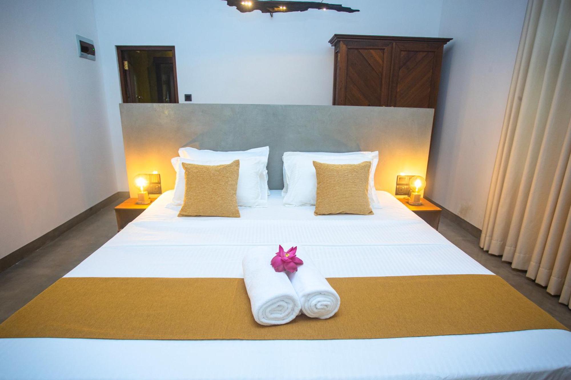 Aki Luna Lagoon Resort Hikkaduwa Luaran gambar