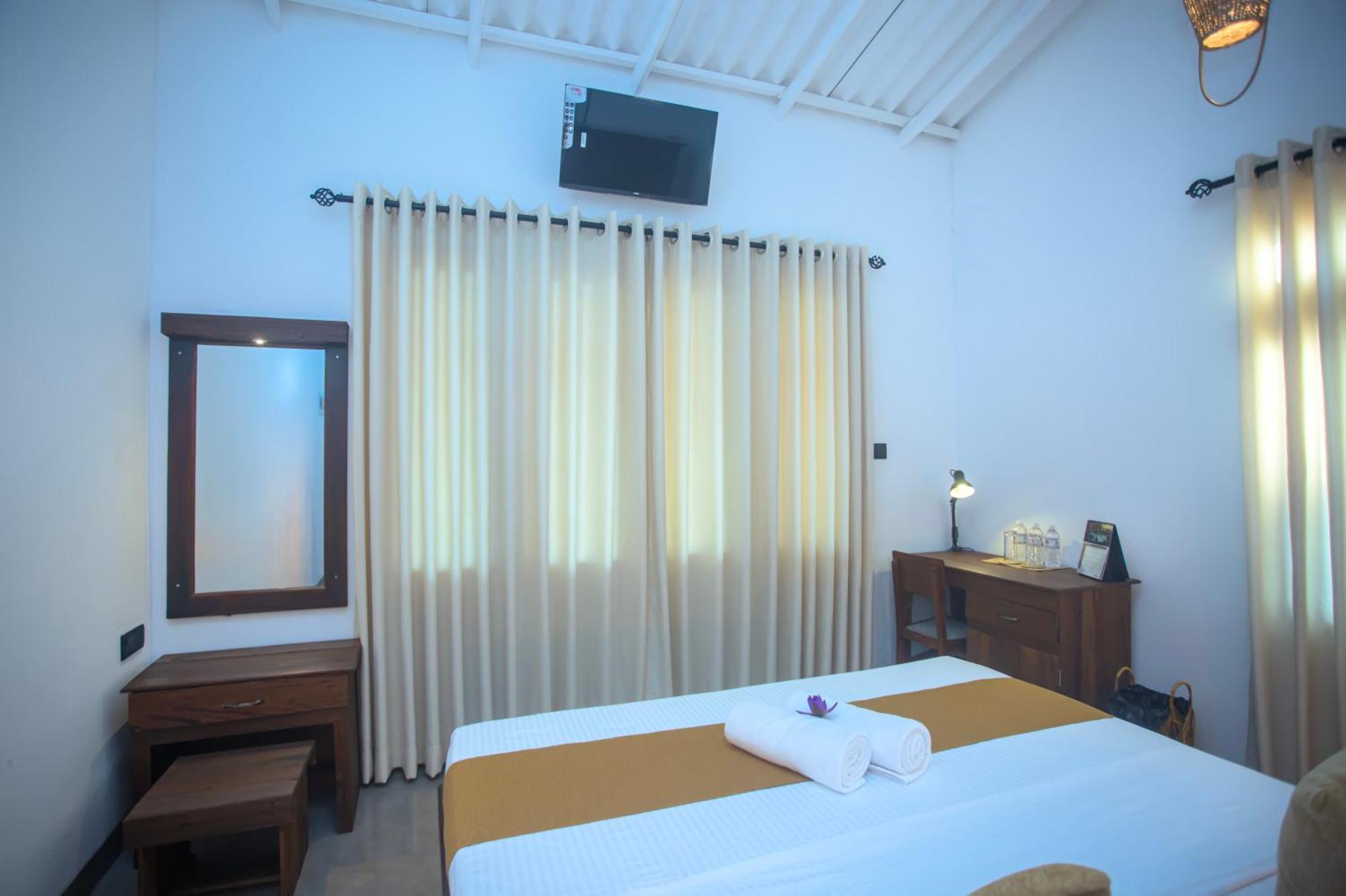 Aki Luna Lagoon Resort Hikkaduwa Luaran gambar